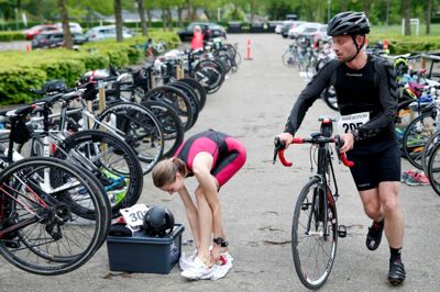 Brande Motion stod for 17. gang bag minitriatlon og -duatlon. 74 deltagere kæmpede mod sig selv, tiden og hinanden. Deltagerne kommer både fra lokalområdet og Østjylland. ?Foto: Flemming Hansen