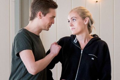 Chad - Jacob Damsgaard Ditlev er vildt forelsket i Miss Sandra og mener selv han er komplet uimodståelig, og at han er en total charmefyr som alle piger falder for... lige indtil han møder Miss Sandra - Marie Louise Sandorf Jacobsen ?foto Aksel Utoft