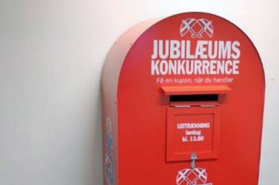 Denne postkasse er vist ikke til at gå fejl af ... det er her ens lodder skal afleveres