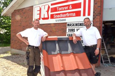 Ek Tømrer- og Snedkerfirma har de sidste år været med Carsten Thomas i front. Fra 1. juni er det Lars Andersen fra Faurholt, der står for den daglige drift af håndværker-virksomheden ?foto laila kempel