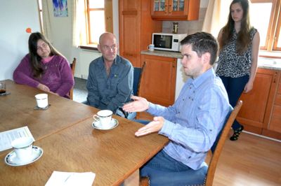 Andreas Steenberg sammen med familien i Gludsted
