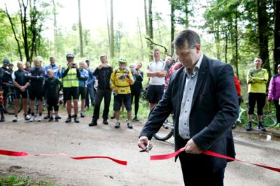 Ib Lauritsen (V) hyldede det frivillige arbejde i sin tale, før han havde æren af at åbne den nye teknikbane. ?foto: flemming hansen?