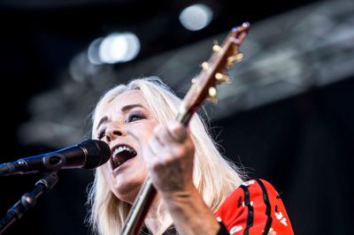 Der var sol, sommer og Anne Linnet-hits på scenen ved Bakkehuset. Tom Laursen