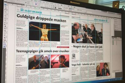 Dagens udgave af Herning Folkeblad er ved at blive redigeret. Her ser ud et udsnit af dagens reportager og interviews.