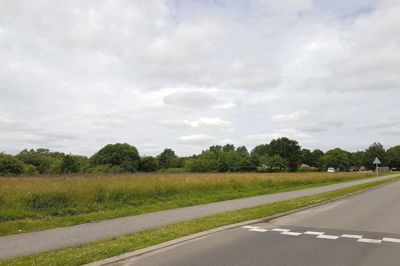 Det er denne ledige grund, på Bøgildvej, der efter planen skal bebygges med boliger. ?Foto: Thomas Vang Nielsen