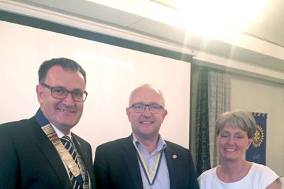 Ikast Rotary har netop skiftet præsident, Annette Morel har overgivet præsidentkæden videre til Palle Høj, til venstre - Michael Andersen blev udnævnt til Paul Harris Fellow ?foto privat