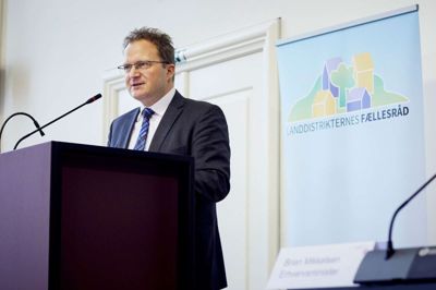 Formand for Landdistrikternes Fællesråd, Steffen Damsgaard, er bekymret over udsigten til færre busafgange i Region Midtjylland ?Foto: Jens Astrup