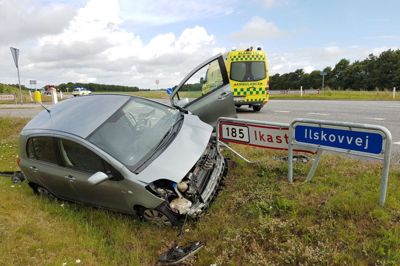 To mænd kom på sygehuset onsdag formiddag efter et trafikuheld i krydset mellem Ilskovvej og Sundsvej/Bangsvej ved Tulstrup. ? Foto: Thomas Vang Nielsen