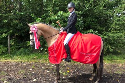 Mathilde Broberg Lind på hendes pony Sønderlund's Chevanel. ?Privat foto.
