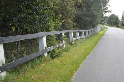 Alt tyder på, at borgerne i Klode Mølle bevarer deres karakteristiske rækværk, men det ville nok ikke være nogen luksus, hvis det bliver repareret og frisket op med en gang maling. ?Foto: Flemming Thulstrup