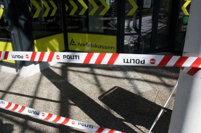 Det var billeder fra Andelskassens overvågningskamera, der med massive henvendelser fra borgere, ledte politiet på sporet af den 38-årige bankrøver, der i dag fremstilles i grundlovsforhør. En stor del af eftermiddagen var dele af Strøget afspærret for at sikre spor ?foto: Kim Kristensen