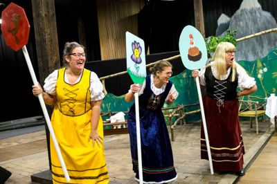 Teaterkompagniets Sommer i Tyrol har premiere tirsdag 10. oktober i RemisenBrande. Foto: Tom Laursen