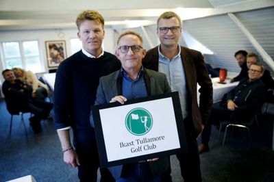 Fra pressemødet tirsdag aften - fra venstre Jens Poulsen, der køber Ikast Golfklubs baneanlæg, John E. Kristensen, der ventes at blive ny formand, og Lars Søgaard, der ventes at blive direktør, hvis de to klubber som forventet fusioneres til Ikast Tullamore Golf Club. ?Foto: Flemming Hansen