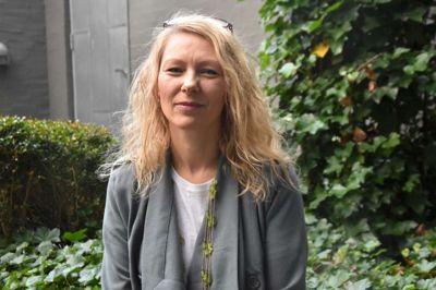 Dina Andersen-Raabjerg stiller op som folketingskandidat for Det Konservative Folkeparti, som hun allerede repræsentater på Christiansborg.