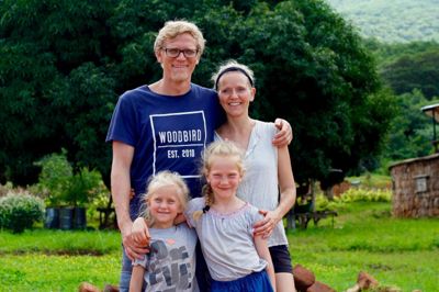 Familien netop ankommet til Eventure Village. ?Foto: Privat