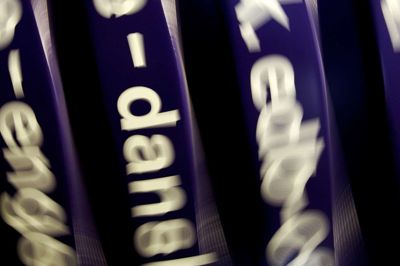 Omkring 6000 børn, unge og voksne i Herning Kommune har svært ved at læse og skrive. Nu skal alle tilbydes kurser i at bruge den hjælp, de kan finde i deres smartphone.