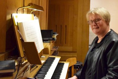 Gitte Preussler har været organist i 35 år. Erfaren og engageret.