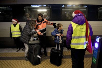 Fredag og lørdag var de to helt store udrejsedage hos DSB. Her ses rejsende, der skulle hjem til jul fredag, på Københavns Hovedbanegård. /ritzau/Finn Frandsen/arkiv
