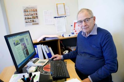 Når det ikke handler om de daglige gøremål på det gamle rådhus i Nørre Snede, så har det de sidste mange år været op til Ervin Gam at lægge det kolossale puslespil som kampfordeler for IfS-holdene. ?Foto; Flemming Hansen