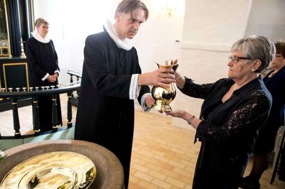 Den nye sognepræst i Bording og Christianshede, Morten Meiner, kommer fra tre sogne med 1500 indbyggere. I Bording og Christianshede er der dobbelt så mange. Der er indsættelse i kirkerne i starten af marts. Billedet er taget i forbindelse med genindvielsen af Skarrild Kirke. ?Foto: Tom Laursen