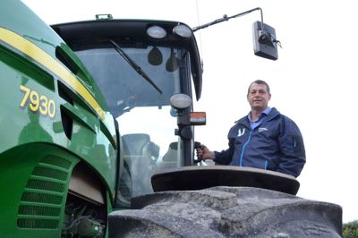 Det bliver ikke traktoren, Ib Lauritsen kommer til at sidde meget i fremover. ?Foto: Laila Kempel