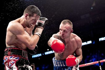 Scanpix/Nils Meilvang. Mikkel Kessler tabte sin sidste kamp i karrieren til Carl Froch. Det var i 2013 i London. Nu melder Kessler for anden gang ud, at karrieren er forbi.