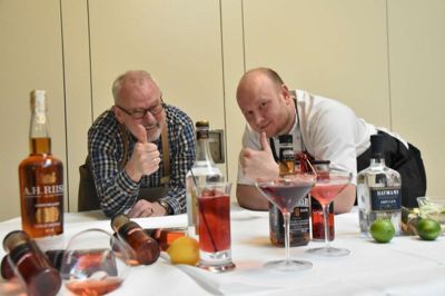 Hartmut Wehmeier og Morten »Kok« klar med de nye moktails. ?Foto: Steen Hebsgaard