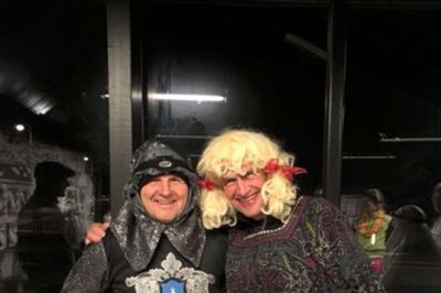 En løbestærk ridder og blondine til fastelavnsfest i Bording ?foto: Privat