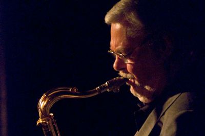 Jesper Thilo kaldes også for »Mr. Mainstream« i dansk jazz. Torsdag d. 15. marts kan han opleves i RemisenBrande som den ene fjerdedel af Thilo/Antunes/Fonnesbæk/Templeton Kvartet. ?Foto: PR
