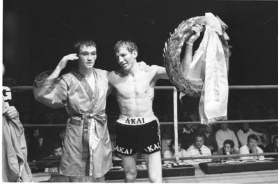 Scanpix/Henning Thempler. Jørgen "Gamle" Hansen (th.) vinder en EM-kamp over engelske Joey Singleton (tv).