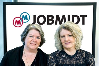 Lena Tversted Lundsgaard (t.v.) og Joan Sander er mediekoordinatorer ved henholdsvis Midtjyllands Avis og Herning Folkeblad, og de bliver to af de bærende kræfter i det nyt tiltag Jobmidt. ?Foto: Tom Laursen