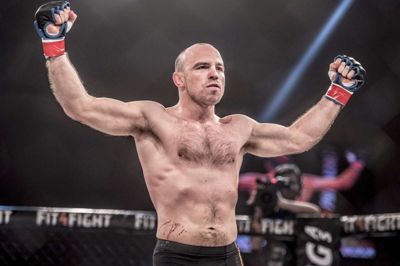 Scanpix/Mads Claus Rasmussen. Mark O. Madsen skifter spor fra brydesporten til kampsporten MMA.