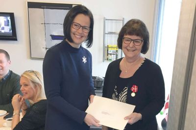 Annalise Mouritsen har fået Den kongelige Belønningsgmedalje for 41 års arbejde i Andelskassen i henholdvis Bording og Ikast ?foto: Privat