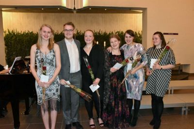 På billedet ses fra venstre Nicoline Hollænder Larsen, Morten Bunk, Sofie Treu Pehrsson, Dagmar Skovgaard Boas, Laura Helene Hansen og Sarah Korreborg. ?FOTO: Steen Hebsgaard