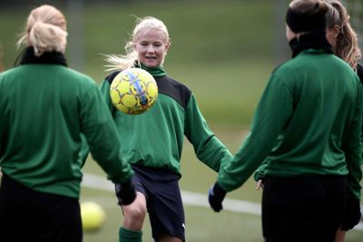 Pernille Harder behøvede ikke tage træningstøjet af. Hun fik en pause, da Wolfsburg avancerede. Foto: ritzau/Poulsen Lars
