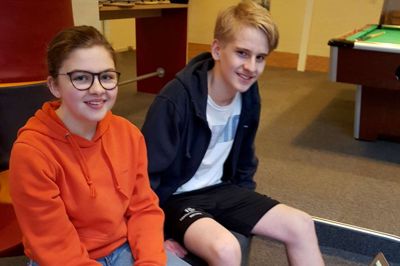 Elisabeth og Sebastian glæder sig til at møde børnene i Rumænien.