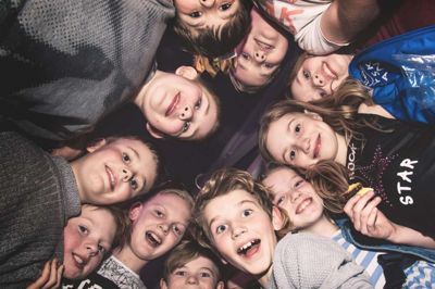 Der var fest og farver da Ikast deltog i den store KFUM og KFUK børnefestival i Haderslev ?foto: Privat