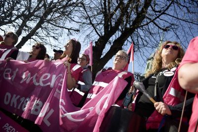 Scanpix/Mads Claus Rasmussen. Forhandlere på det statslige, kommunale, og regionale område mødes til forhandlinger i Forligsinstitutionen i København fredag. Samtidig viser opgørelse fra Danmarks Statistik let fald i forbrugertilliden.