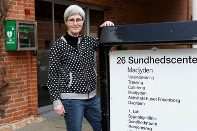 Lederen af sundhedscentret i Ikast - Margit Andersen viste rundt da Sundheds- og Omsorgsudvalget var på besøg i denne uge ?foto Henrik Ole Jensen