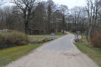 Broen på Kathøjvej over Brande Å trnger til at blive skiftet ud, men det kan også komme på tale at fjerne den helt. ?Foto: Flemming Thulstrup