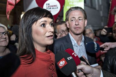 Lørdag aften nåede også det statslige område i hus med en overenskomstaftale for de kommende tre år, På billedet ses topforhandler for staten, innovationsminister Sophie Løhde (V), og topforhandler for statens ansatte Flemming Vinther, da de præsenterede aftalen foran Forligsinstitutionen. Scanpix/Jens Nørgaard Larsen