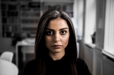Sara Omar - en populær forfatter, som nu kommer til Hjertet.