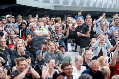 Stemningsfotos fra fanzonen uden for MCH Arena. Foto: Henrik Ole Jensen