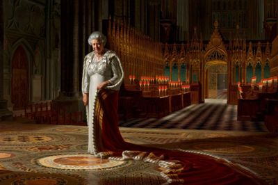 -/Ritzau Scanpix. Ralph Heimans har malet en række portrætter af kongelige. Et af de mest kendte er portrættet af den britiske dronning Elizabeth fra 2012. Det blev malet i anledning af hendes 60-års jubilæum som regent. Heimans bragte hende tilbage til Westminster Abbey, hvor hun i 1953 blev kronet. Kroningen var den første i kongehuset, der blev transmitteret på tv.