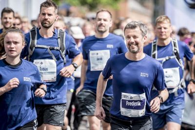 Mads Claus Rasmussen/arkiv/Ritzau Scanpix. Kronprins Frederik har fejret sin 50-års fødselsdag med Royal Run, hvor han løb gennem fem danske byer med et stort følge af løbeglade mennesker.