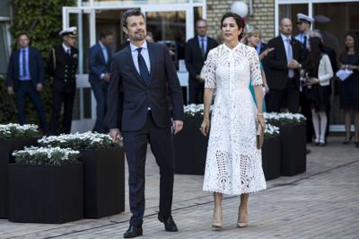 Mikkel Berg Pedersen/Ritzau Scanpix. Kronprins Frederiks karettur gennem København lørdag aften risikerer at blive en våde fejring, af tronarvingens 50 års-fødselsdag.