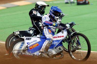 Sportxpress/Ritzau Scanpix. Nicki Pedersen var bedste dansker i det tjekkiske grandprix i Prag i VM-serien i speedway lørdag aften. Danskeren måtte dog se sig ekskluderet i semifinalen.