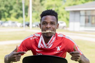Guldet var en kæmpe oplevelse og glæde for unge Frank Onyeka og for hans familie i Nigeria Foto: Frederik B.M. Dahl, hamistolen.dk