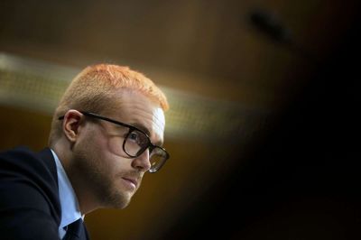 Al Drago/arkiv/Reuters. Christopher Wylie er tidligere ansat i analyseselskabet Cambridge Analytica. Mandag aften taler han i Europa-Parlamentet om Facebooks og analyseselskabets dataskandale, som han har været med til at afsløre.