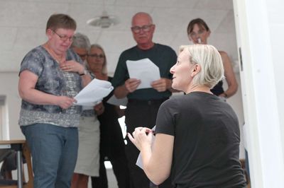 Linn Busch fra DGI forklarer, hvordan pointene for hver øvelse skal beregnes.
